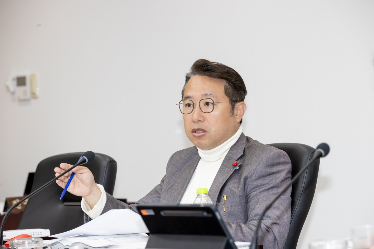 20251202-005[AMG_9424-제292회 제2차 정례회시 기획행정위원회 소관 2026년도 예산안 및 기금운용계획안 예비심사 활동.jpg