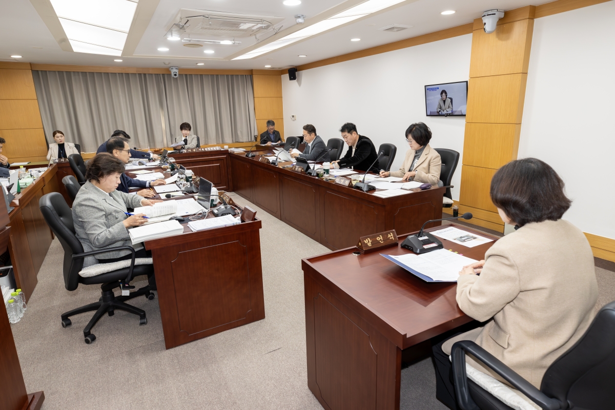20251126-022[AMG_8210-제292회 제2차 정례회시 기획행정위원회 조례안 등 심사활동.jpg