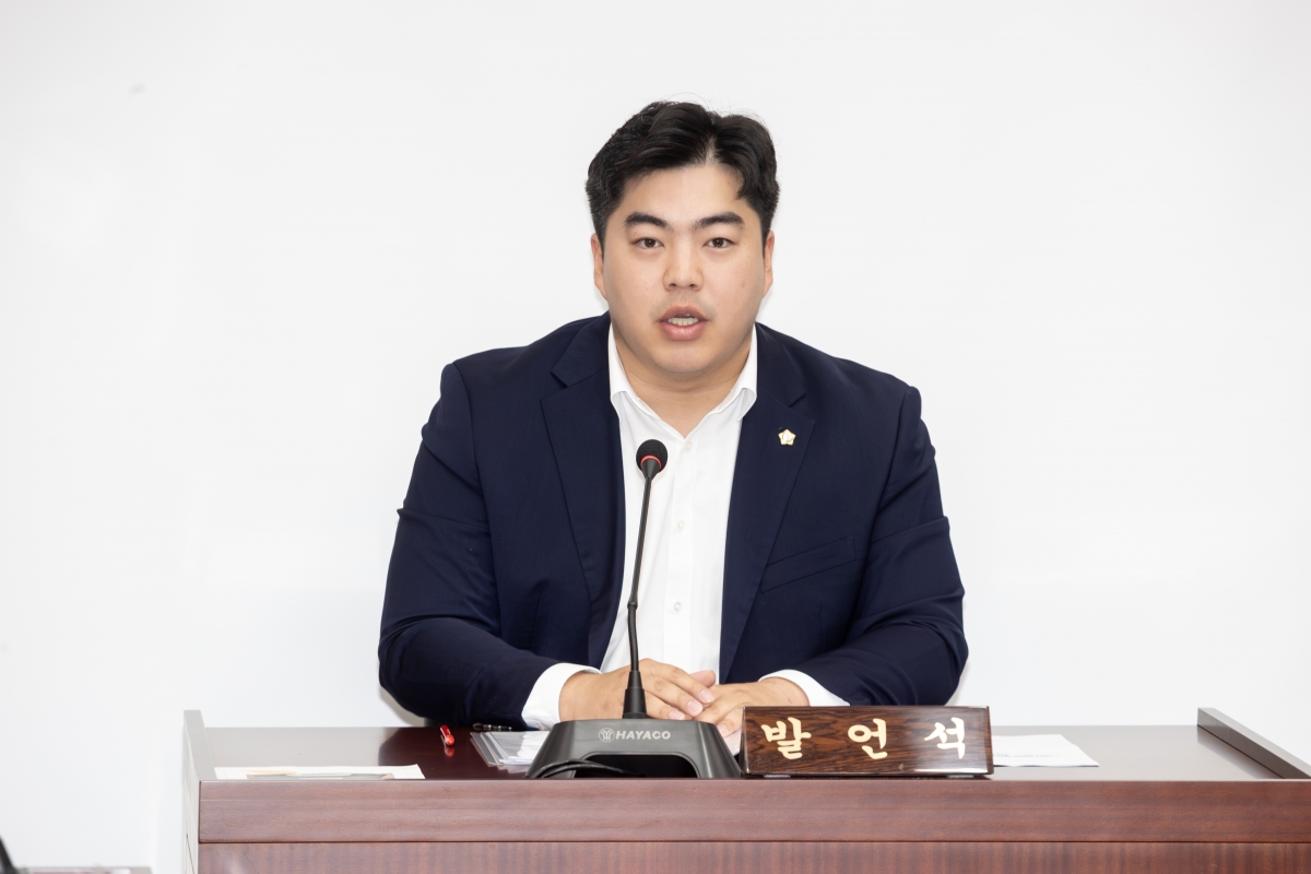 20251126-020[AMG_8181-제292회 제2차 정례회시 기획행정위원회 조례안 등 심사활동.jpg