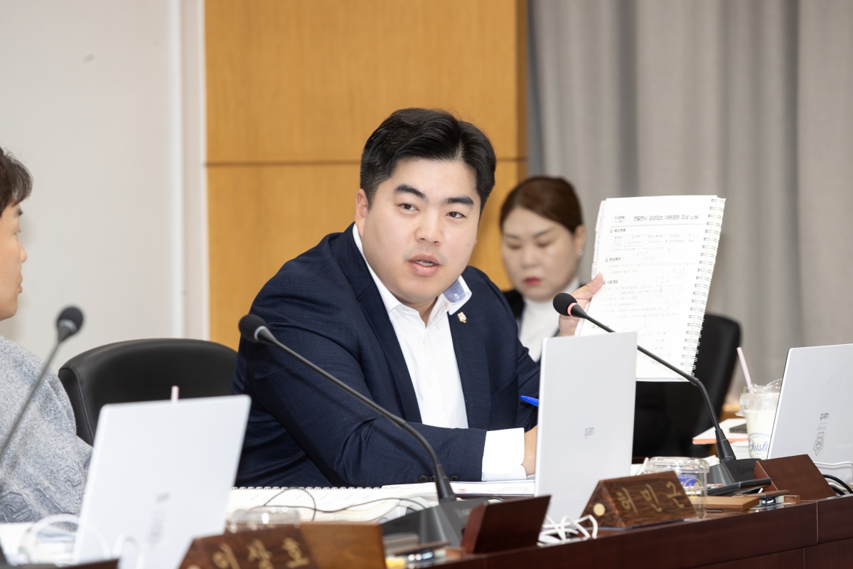 20251127-004[AMG_8569-제292회 제2차 정례회시 기획행정위원회 소관 2026년도 예산안 및 기금운용계획안 예비심사 활동.jpg