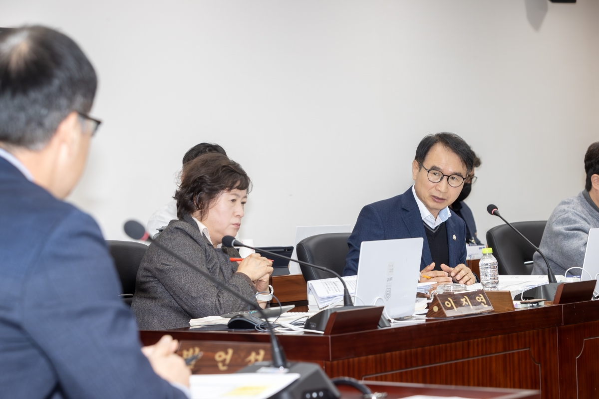 20251127-014[AMG_8603-제292회 제2차 정례회시 기획행정위원회 소관 2026년도 예산안 및 기금운용계획안 예비심사 활동.jpg