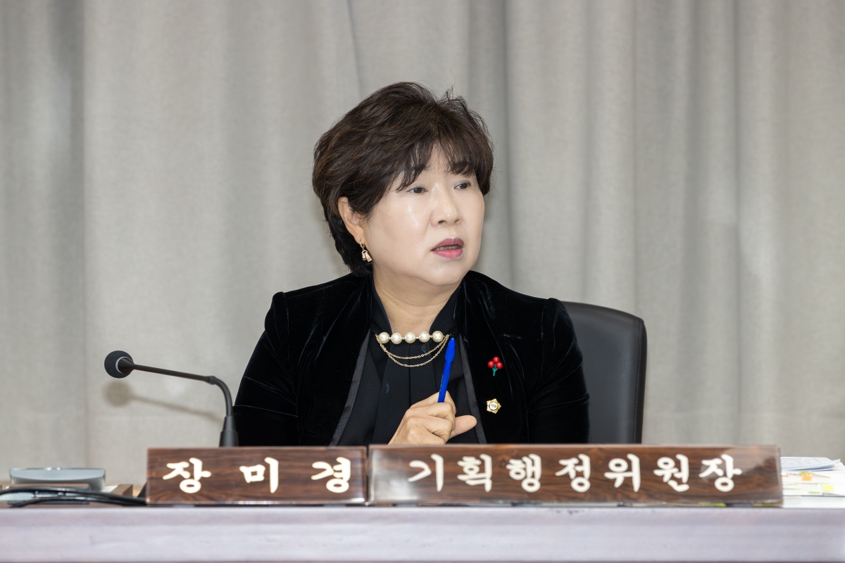 20251202-009[AMG_9442-제292회 제2차 정례회시 기획행정위원회 소관 2026년도 예산안 및 기금운용계획안 예비심사 활동.jpg