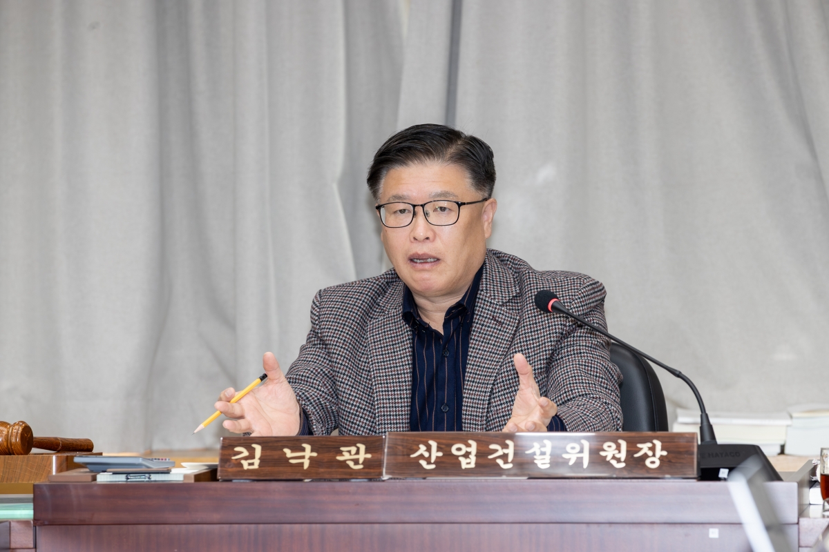 20251202-018[AMG_9415-제292회 제2차 정례회시 산업건설위원회 소관 2026년도 예산안 및 기금운용계획안 예비심사 활동.jpg