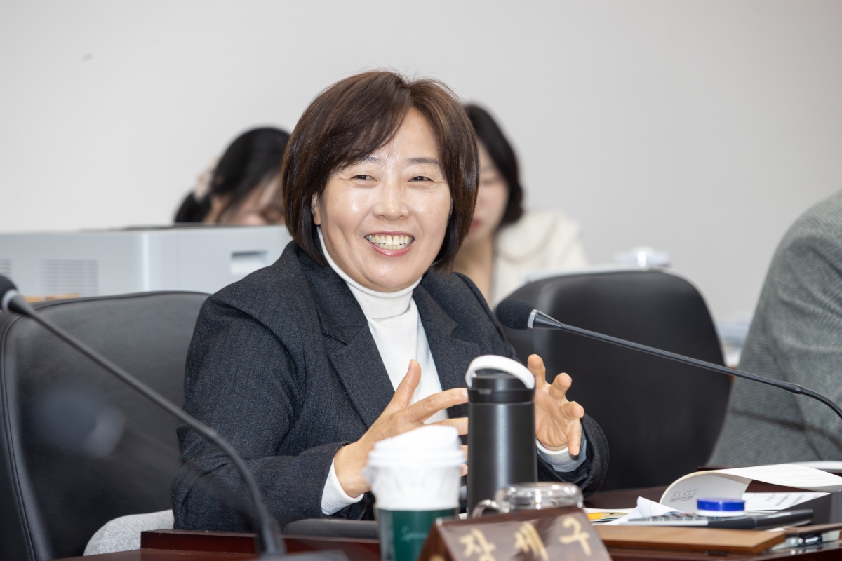 20251126-049[AMG_8257-제292회 제2차 정례회시 산업건설위원회 조례안 등 심사활동.jpg