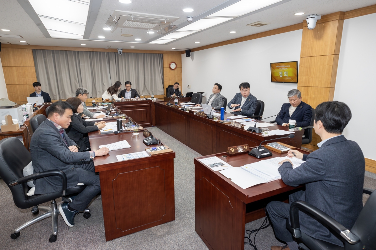 20251126-044[AMG_8320-제292회 제2차 정례회시 산업건설위원회 조례안 등 심사활동.jpg