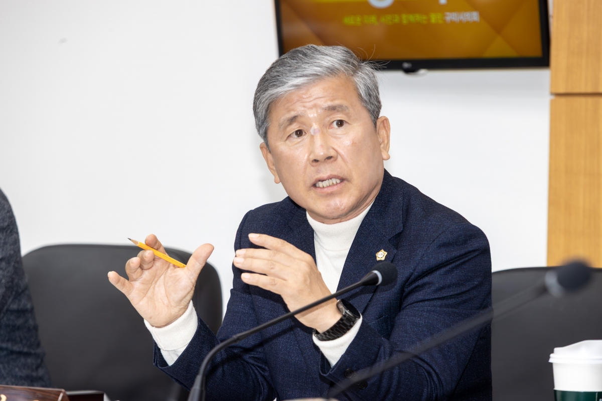 20251126-051[AMG_8262-제292회 제2차 정례회시 산업건설위원회 조례안 등 심사활동.jpg