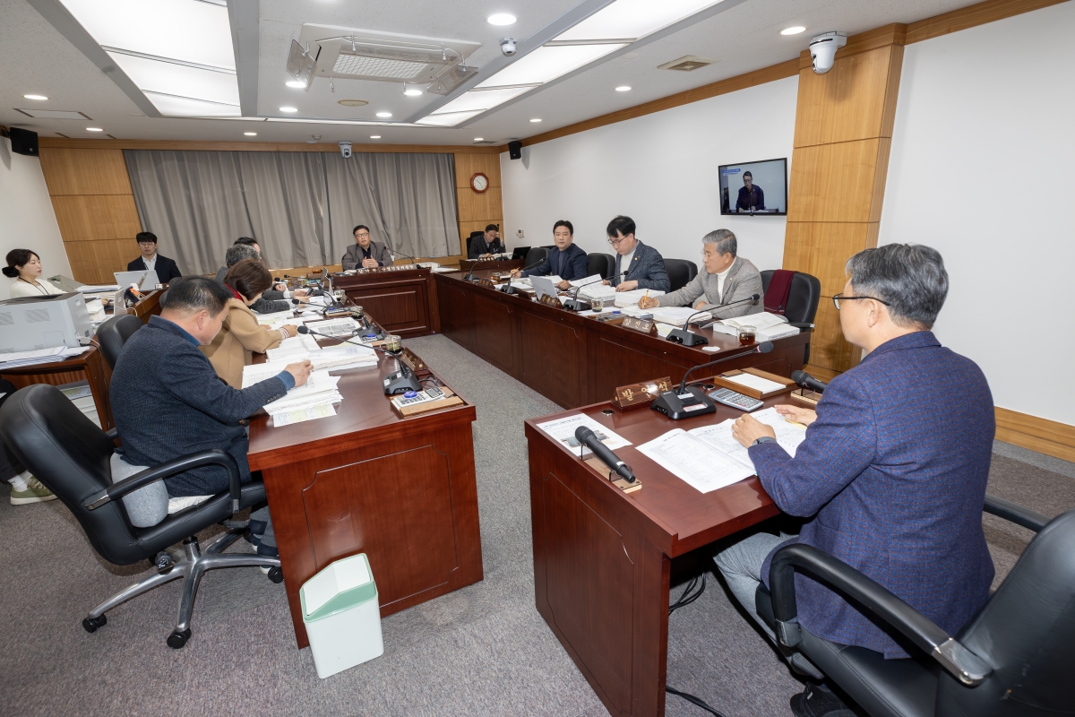 20251202-015[AMG_9402-제292회 제2차 정례회시 산업건설위원회 소관 2026년도 예산안 및 기금운용계획안 예비심사 활동.jpg