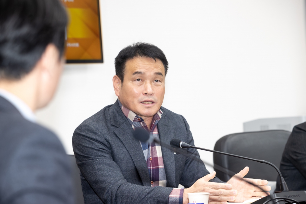 20251126-058[AMG_8286-제292회 제2차 정례회시 산업건설위원회 조례안 등 심사활동.jpg