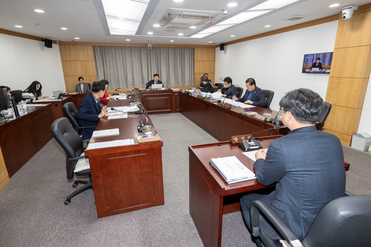 20251126-068[AMG_8191-제292회 제2차 정례회시 문화환경위원회 조례안 등 심사활동.jpg