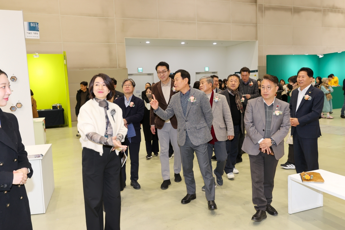 20251204-090[AMG_9965-1-2025 구미아트페어.JPG