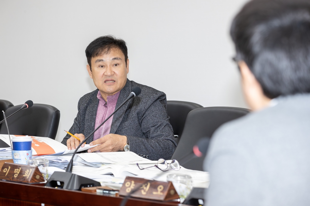 20251204-041[AMG_9753-제292회 제2차 정례회시 예산결산특별위원회 2026년도 예산안 및 기금운용계획안 심사 활동.jpg