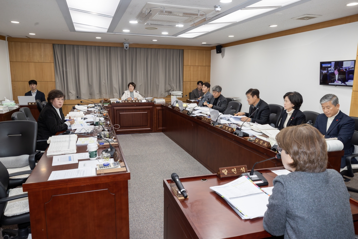 20251209-009[AMG_0298-제292회 제2차 정례회시 예산결산특별위원회 2026년도 예산안 및 기금운용계획안 심사 활동.jpg