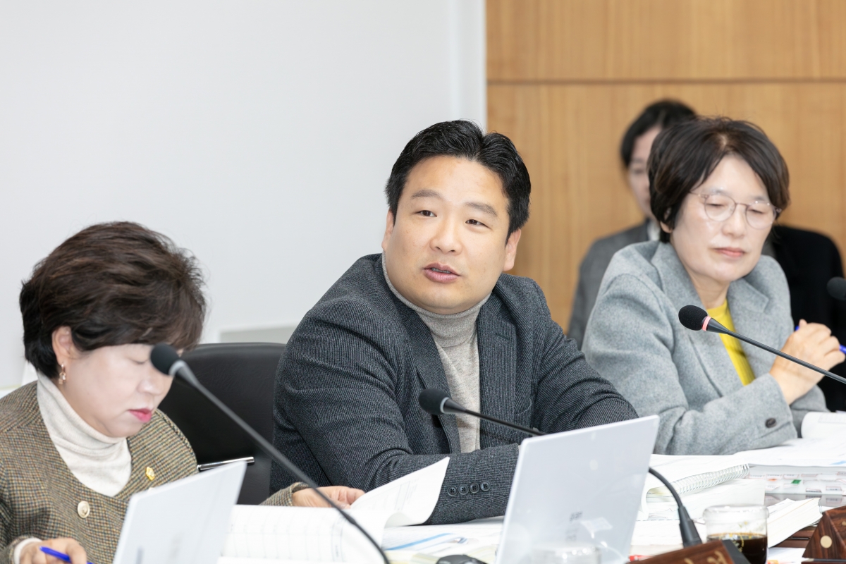 20251205-025[IMG_4404-제292회 제2차 정례회시 예산결산특별위원회 2026년도 예산안 및 기금운용계획안 심사 활동.jpg