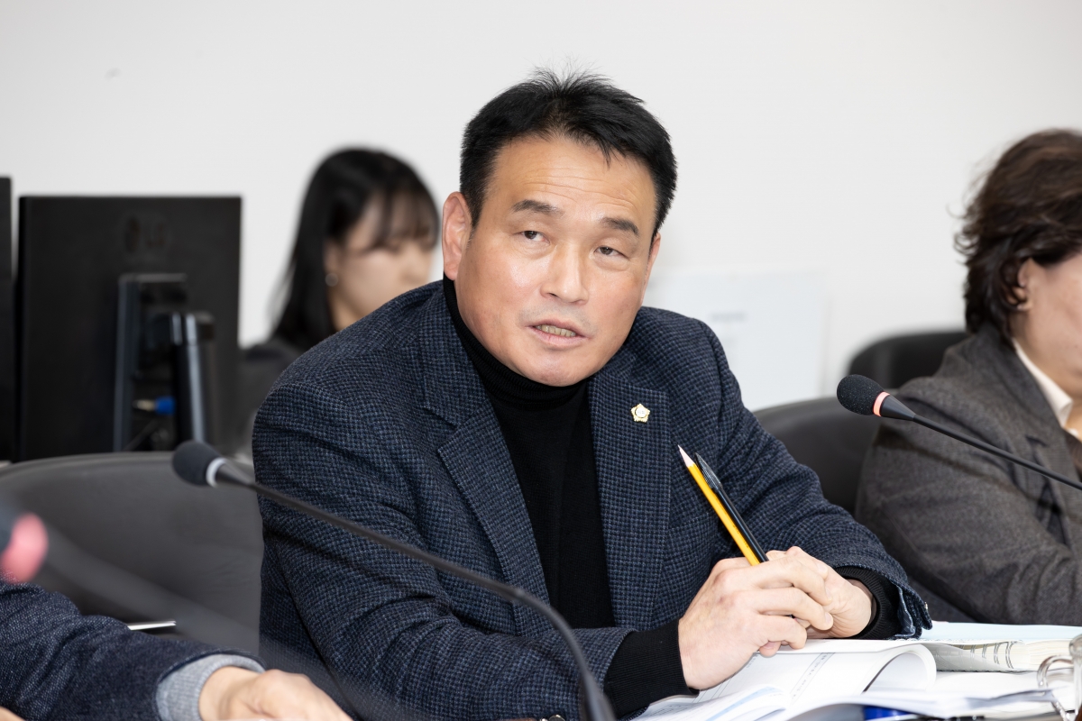 20251205-006[AMG_0233-제292회 제2차 정례회시 예산결산특별위원회 2026년도 예산안 및 기금운용계획안 심사 활동.jpg