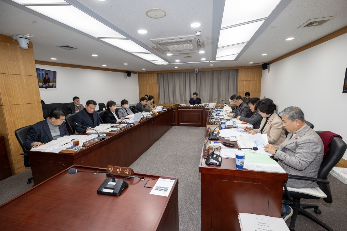 20251204-016[AMG_9647-제292회 제2차 정례회시 예산결산특별위원회 2026년도 예산안 및 기금운용계획안 심사 활동.jpg