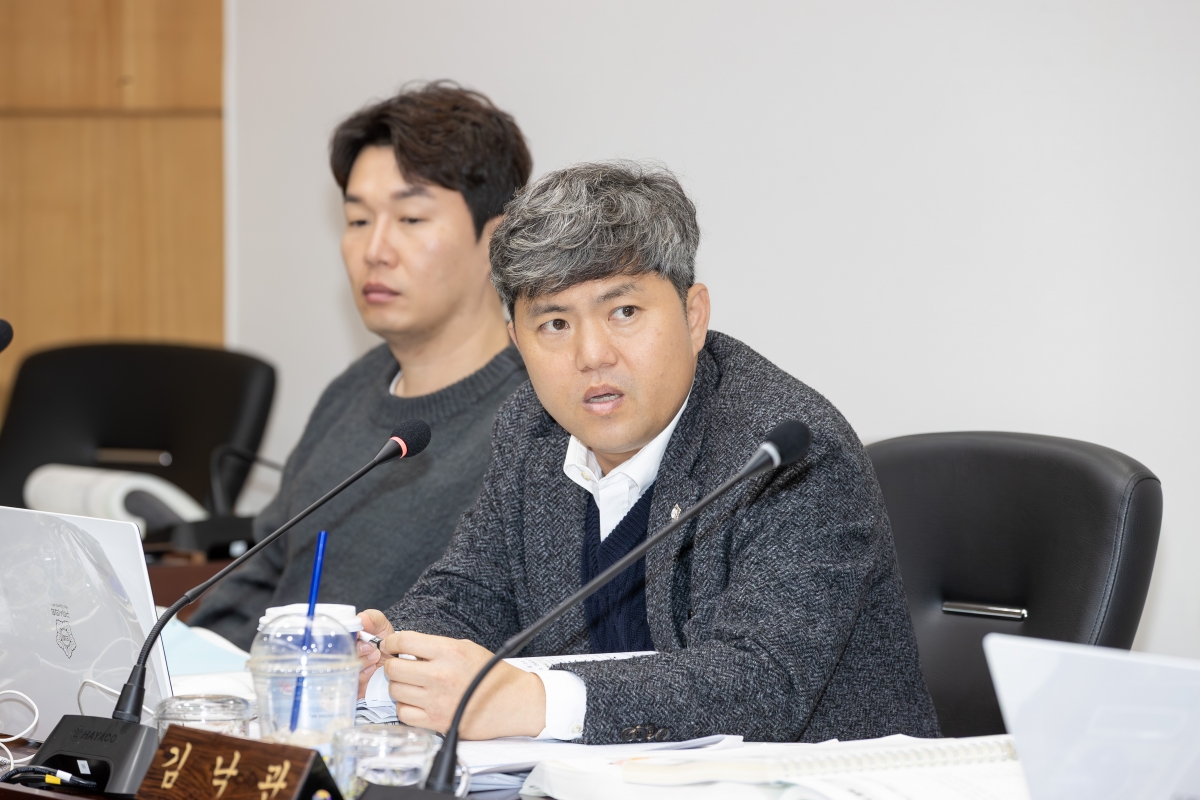 20251204-025[AMG_9674-제292회 제2차 정례회시 예산결산특별위원회 2026년도 예산안 및 기금운용계획안 심사 활동.jpg