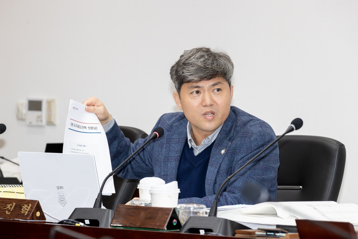 20251205-007[AMG_0248-제292회 제2차 정례회시 예산결산특별위원회 2026년도 예산안 및 기금운용계획안 심사 활동.jpg