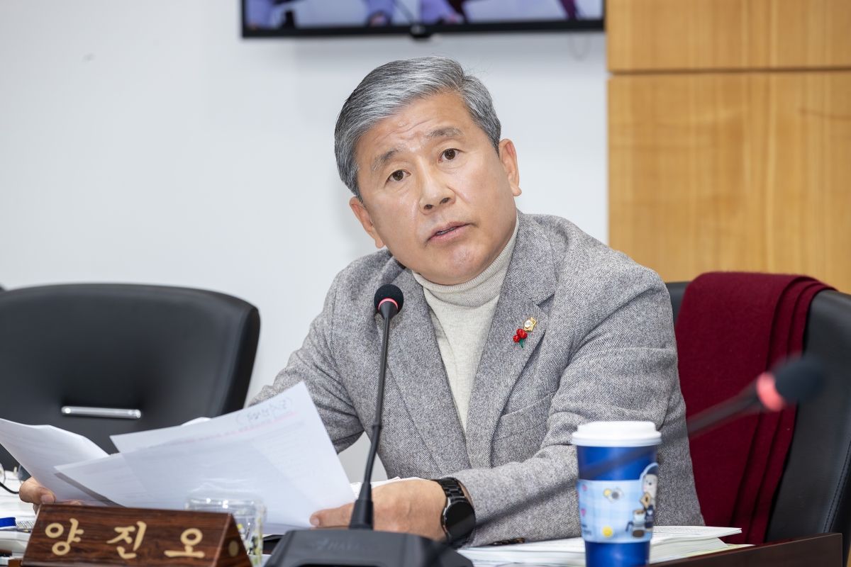 20251204-051[AMG_9794-제292회 제2차 정례회시 예산결산특별위원회 2026년도 예산안 및 기금운용계획안 심사 활동.jpg