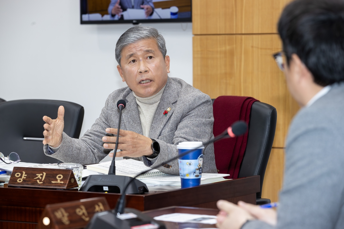 20251204-053[AMG_9801-제292회 제2차 정례회시 예산결산특별위원회 2026년도 예산안 및 기금운용계획안 심사 활동.jpg