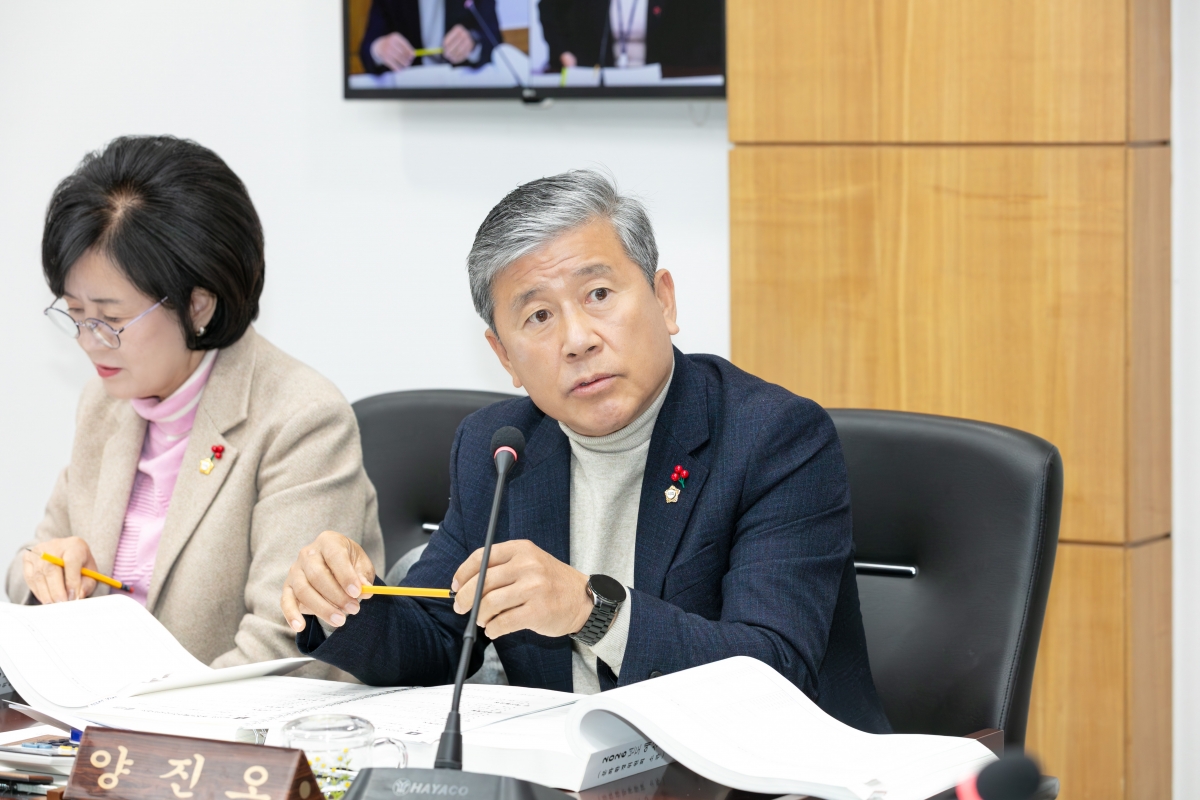 20251205-018[IMG_4365-제292회 제2차 정례회시 예산결산특별위원회 2026년도 예산안 및 기금운용계획안 심사 활동.jpg