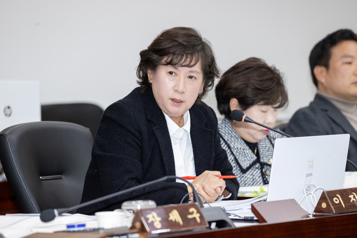 20251204-068[AMG_9857-제292회 제2차 정례회시 예산결산특별위원회 2026년도 예산안 및 기금운용계획안 심사 활동.jpg