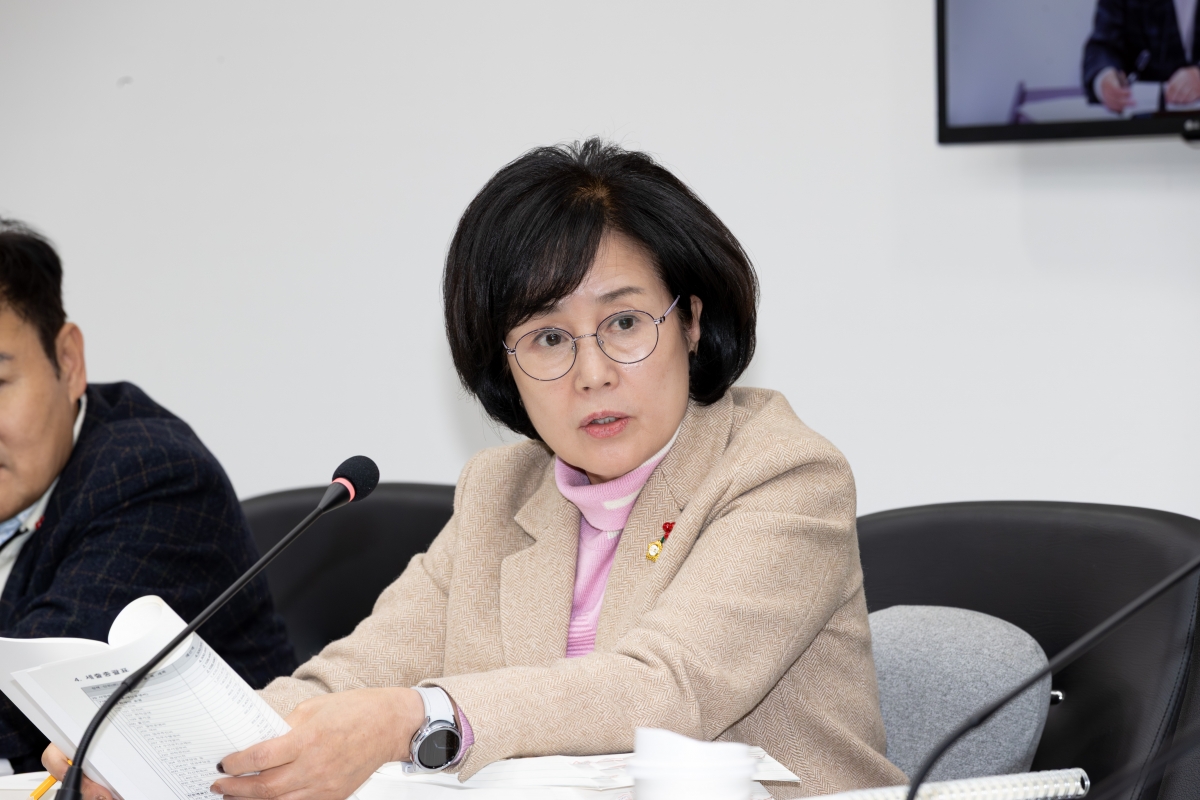 20251205-008[AMG_0252-제292회 제2차 정례회시 예산결산특별위원회 2026년도 예산안 및 기금운용계획안 심사 활동.jpg