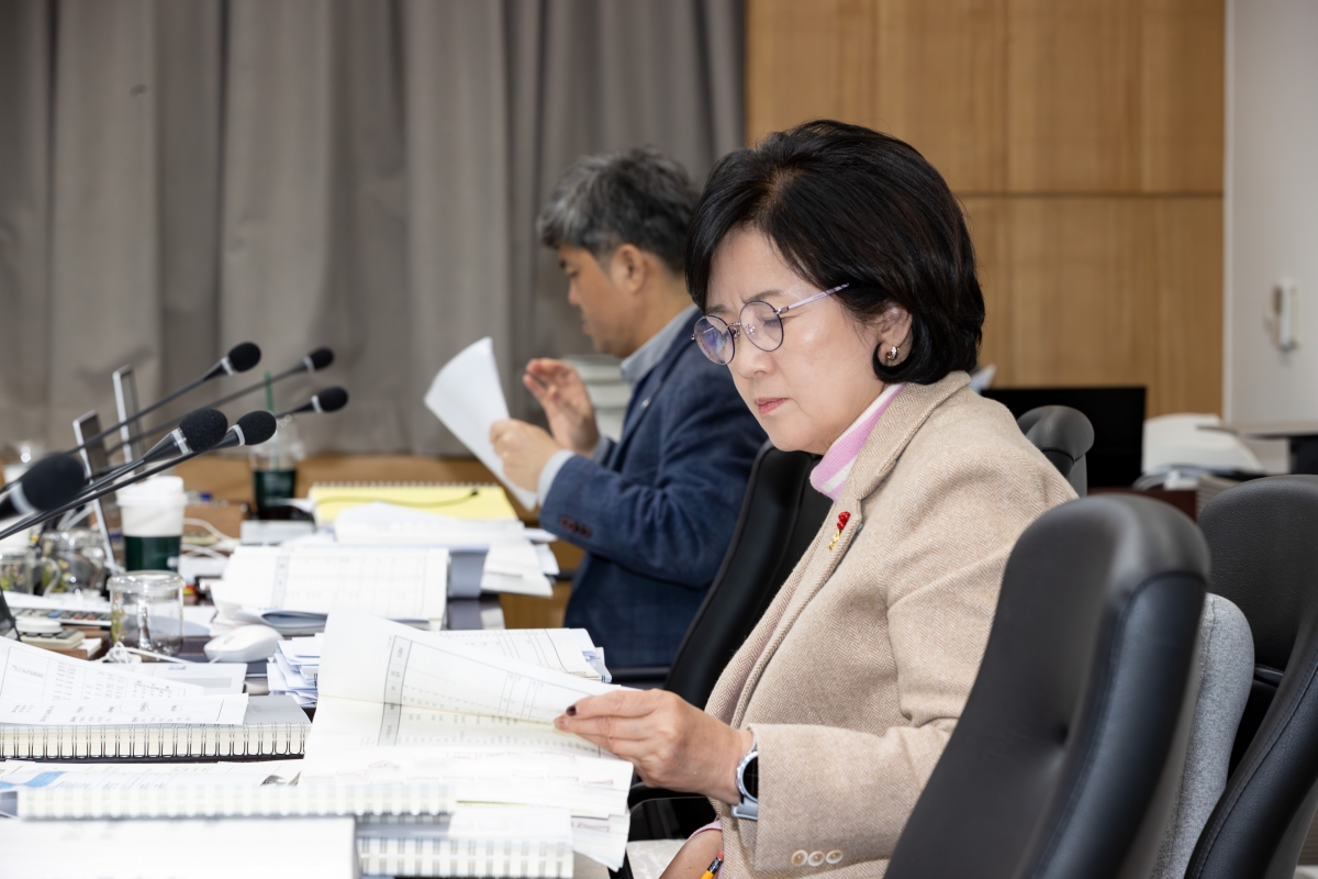 20251205-004[AMG_0223-제292회 제2차 정례회시 예산결산특별위원회 2026년도 예산안 및 기금운용계획안 심사 활동.jpg