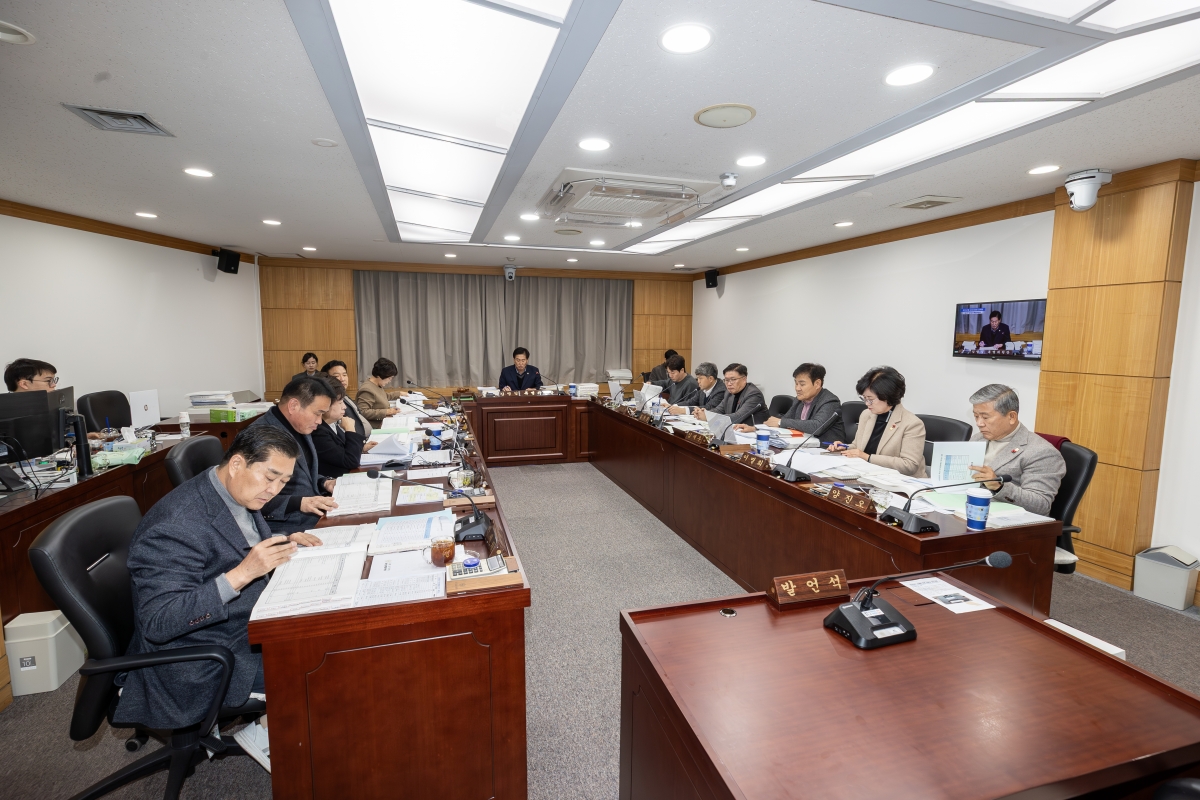 20251204-015[AMG_9640-제292회 제2차 정례회시 예산결산특별위원회 2026년도 예산안 및 기금운용계획안 심사 활동.jpg