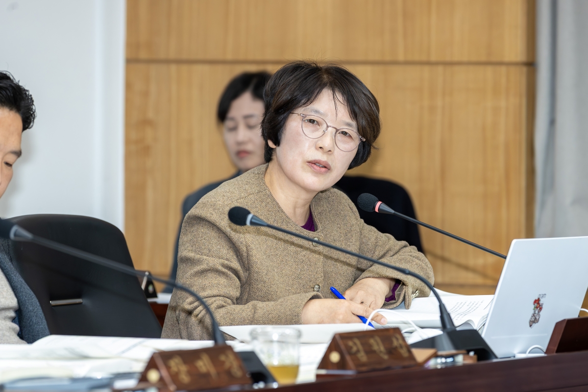 20251204-066[AMG_9847-제292회 제2차 정례회시 예산결산특별위원회 2026년도 예산안 및 기금운용계획안 심사 활동.jpg