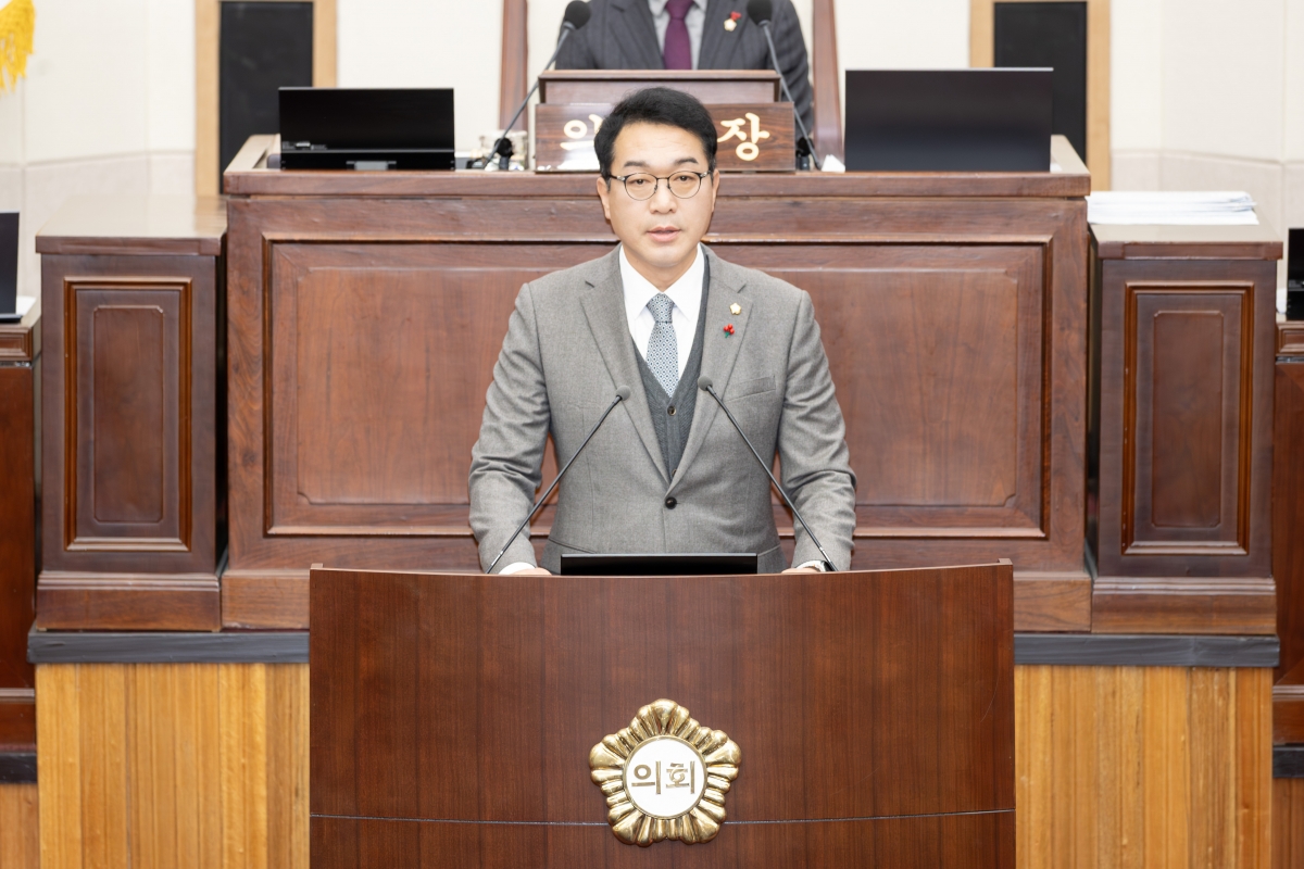 20251211-011[AMG_0663-제292회 제2차 정례회 제2차 본회의시 김근한 의원 5분 자유발언.jpg