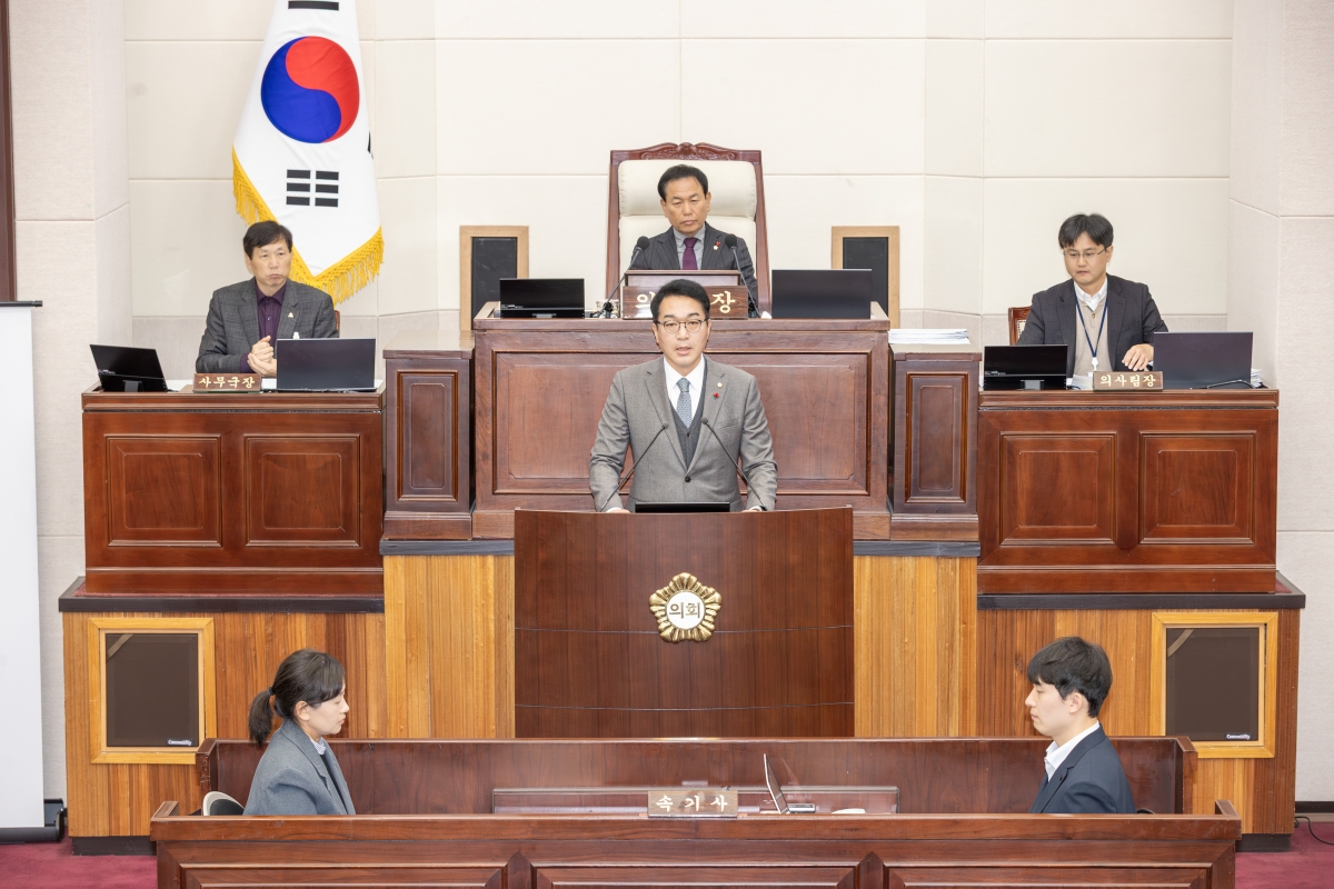 20251211-013[AMG_0672-제292회 제2차 정례회 제2차 본회의시 김근한 의원 5분 자유발언.jpg