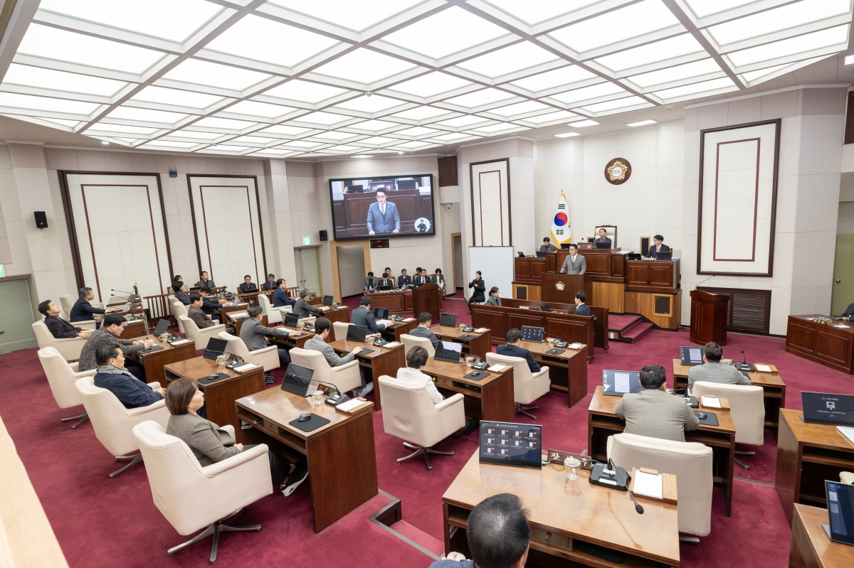 20251211-015[AMG_0680-제292회 제2차 정례회 제2차 본회의시 김근한 의원 5분 자유발언.jpg