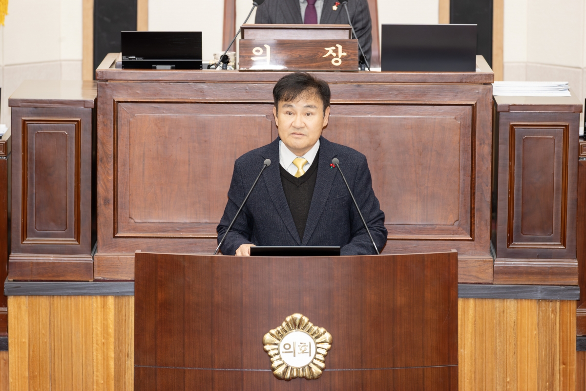 20251211-019[AMG_0702-제292회 제2차 정례회 제2차 본회의시 김재우 의원 시정질문.jpg