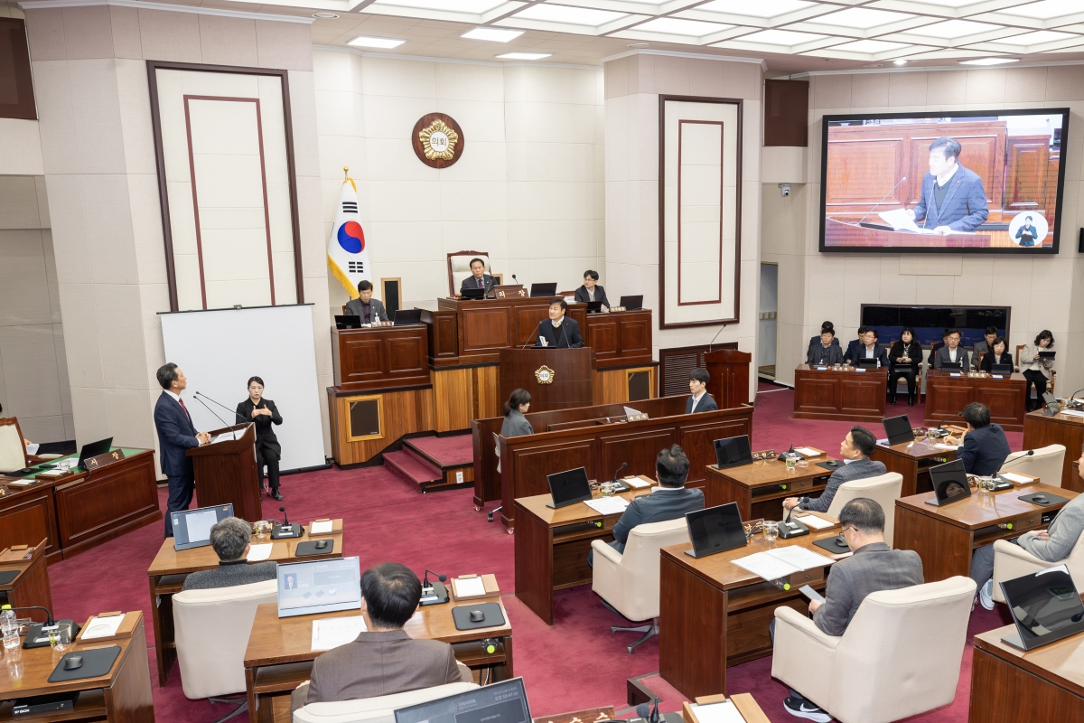 20251211-024[AMG_0722-제292회 제2차 정례회 제2차 본회의시 김재우 의원 시정질문.jpg