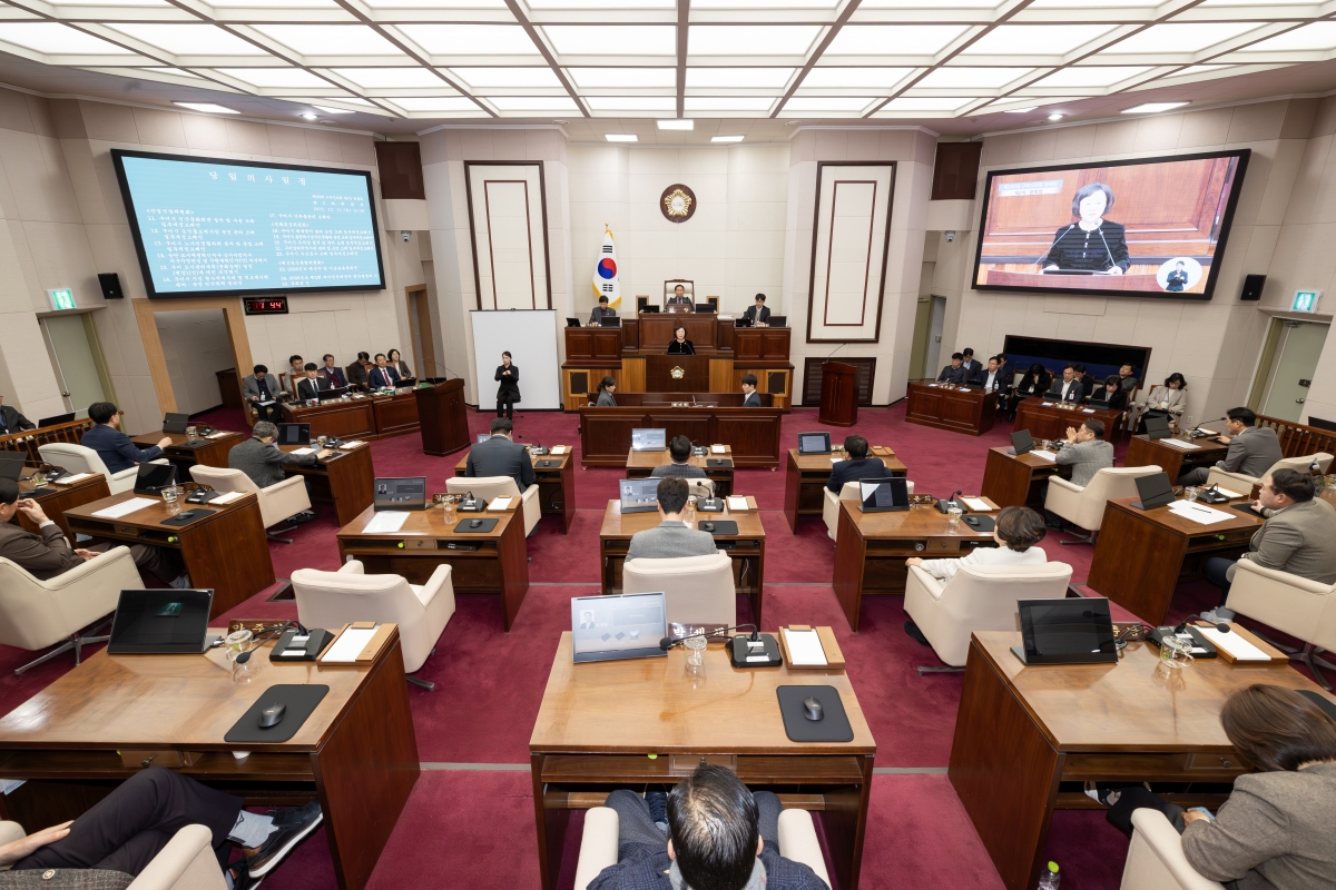 20251211-051[AMG_0831-제292회 제2차 정례회 제2차 본회의시 이정희 문화환경위원회 간사 상임위원회 활동과보고.jpg