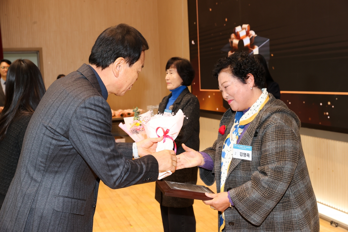 20251216-017[AMG_1401-1-장애인복지관 및 체육관 송년회.JPG