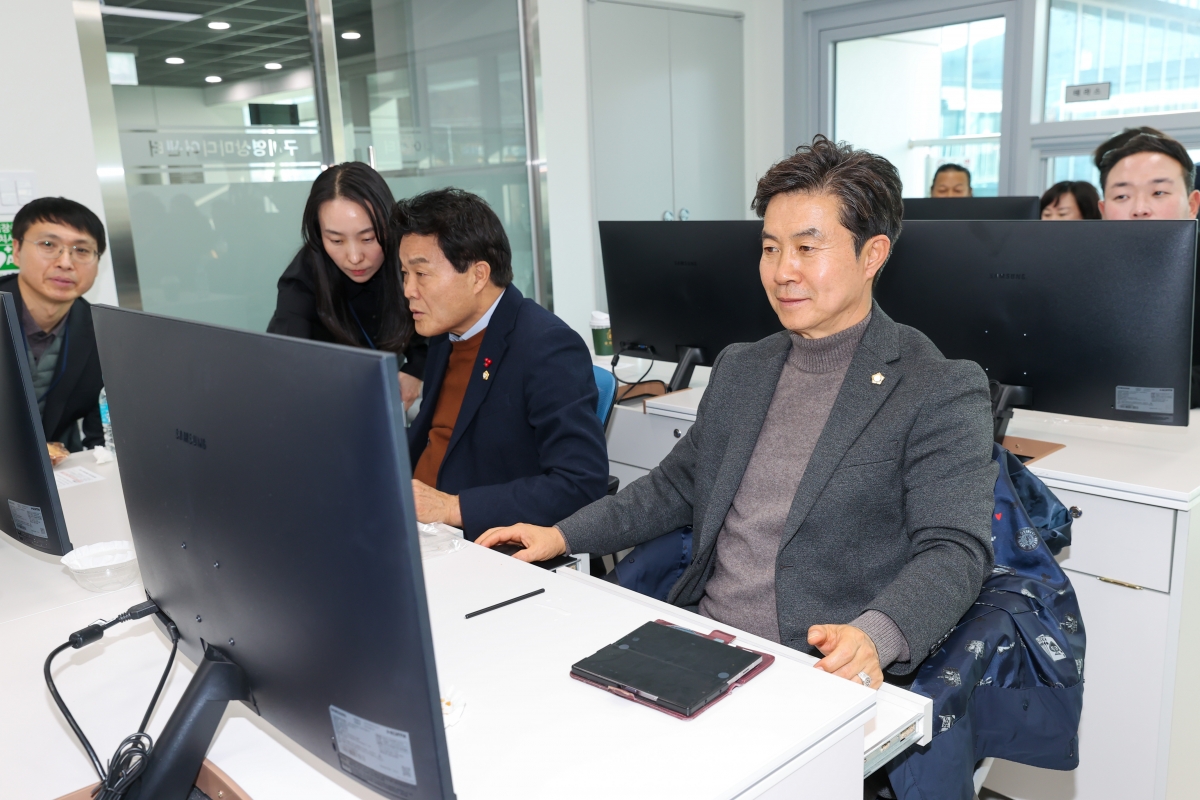 20251217-052[AMG_1693-1-구미시의회 의원 온라인 디자인 플렛폼 활용교육.JPG