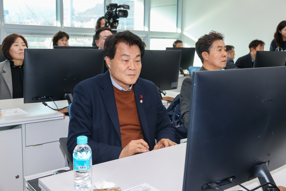 20251217-054[AMG_1699-1-구미시의회 의원 온라인 디자인 플렛폼 활용교육.JPG