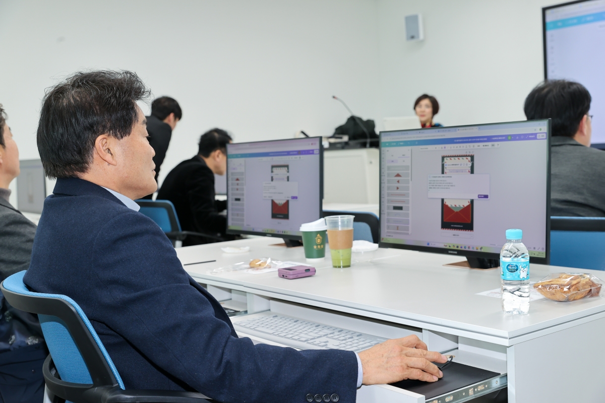 20251217-065[AMG_1728-1-구미시의회 의원 온라인 디자인 플렛폼 활용교육.JPG