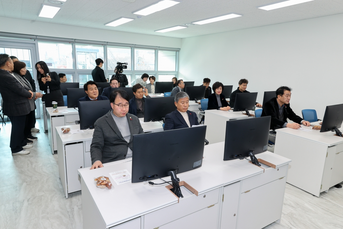 20251217-035[AMG_1657-1-구미시의회 의원 온라인 디자인 플렛폼 활용교육.JPG