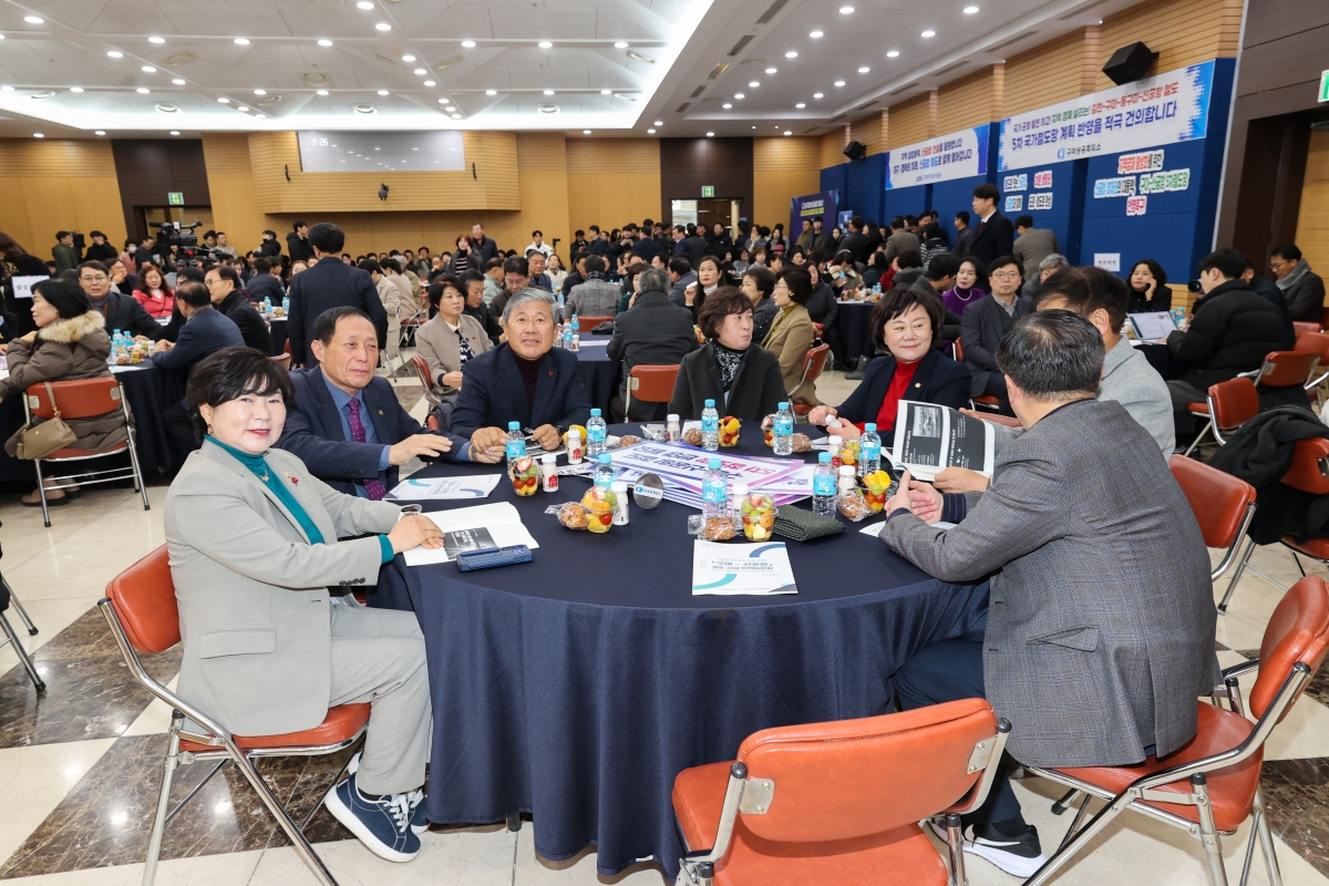 20251222-006[AMG_2322-1-구미-신공항 철도신설 정책토론회.JPG