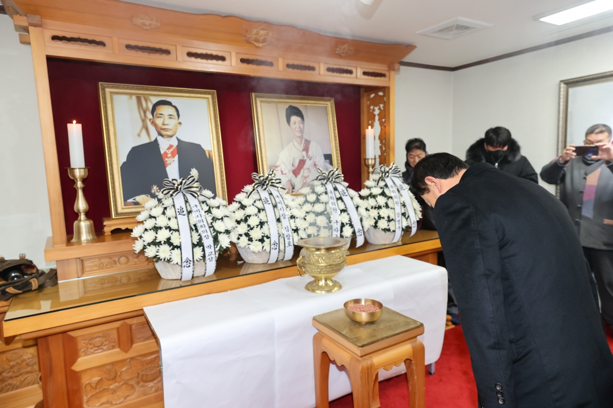 20260102-006[AMG_3032-1-2026 새해 박대통령 생가 참배.JPG