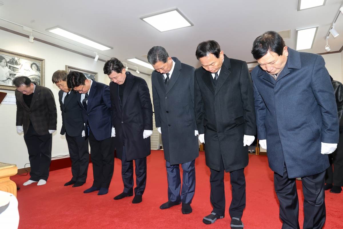 20260102-007[AMG_3033-1-2026 새해 박대통령 생가 참배.JPG