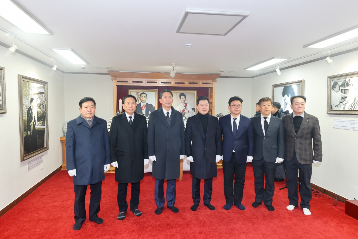 20260102-008[AMG_3038-1-2026 새해 박대통령 생가 참배.JPG