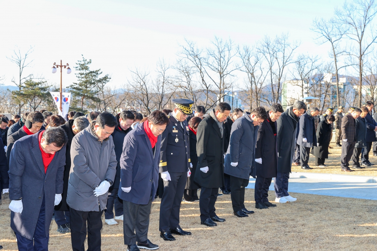 20260102-062[AMG_3157-1-2026 새해 충혼탑 참배.JPG