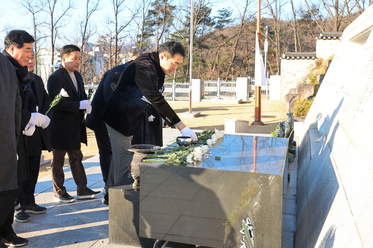 20260102-042[AMG_3115-1-2026 새해 충혼탑 참배.JPG