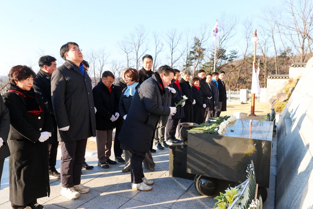 20260102-054[AMG_3139-1-2026 새해 충혼탑 참배.JPG