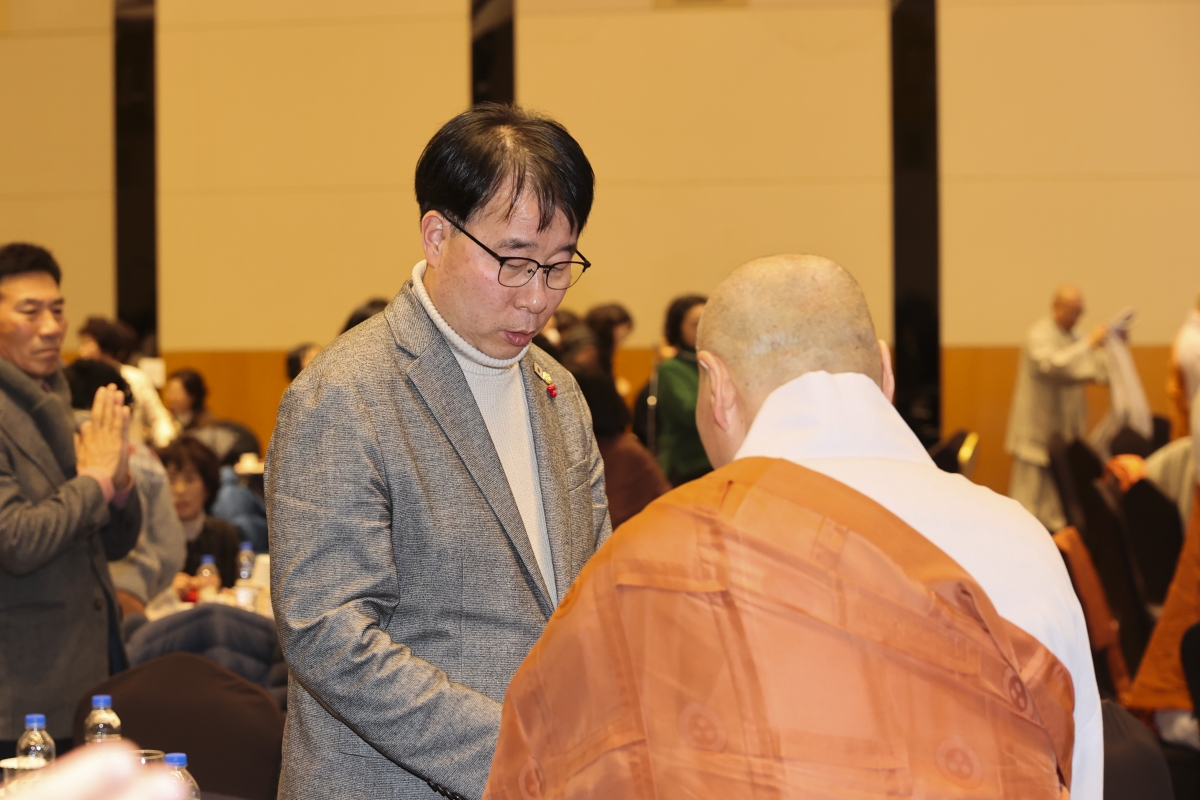 20260110-058[AMG_3698-2-불기2570년 구미불교사암연합회 병오년 신년하례법회.jpg