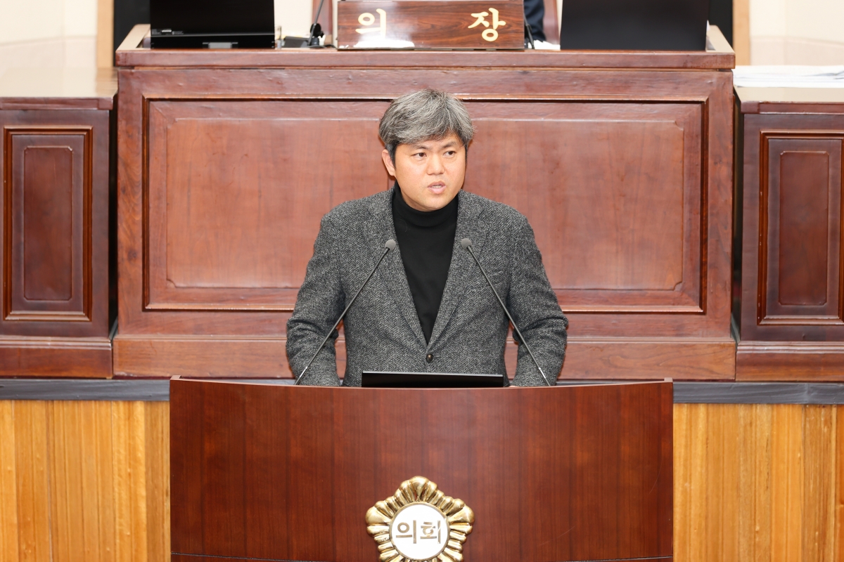 20260113-023[AMG_3756-1-제293회 임시회 제1차 본회의시 소진혁 의원 구미시장 및 관계공무원 출석요구의 건 제안설명.JPG