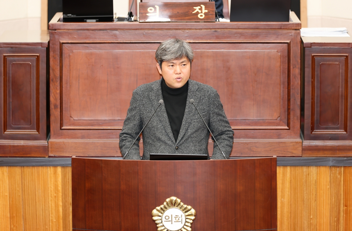 20260113-022[AMG_3755-1-제293회 임시회 제1차 본회의시 소진혁 의원 구미시장 및 관계공무원 출석요구의 건 제안설명.JPG